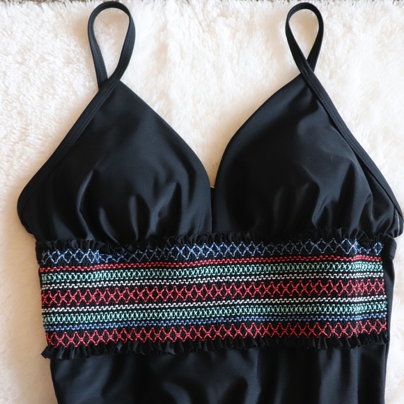 Black one-piece swimsuit - Picture 4 of 6